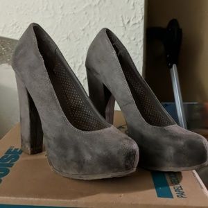 Gray pumps, suede-like, size 6
